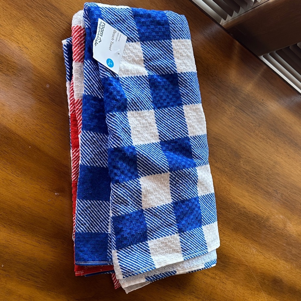 Room Essentials Blue and White Checkered Bath Towels NWT 6’ Long